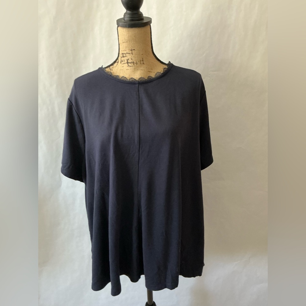 The limited navy  flowy loose top
Plus size
